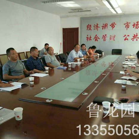 与任县政府洽谈紫薇产业升级